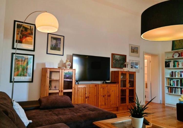 Nana-Eg-80M2 Sanierter Altbau-Parkplatz-Kleiner Garten-Wlan-Netflix-2Zimmer-Kueche-Dusche-Wanne-Waschmaschine Oberhausen  Exterior photo